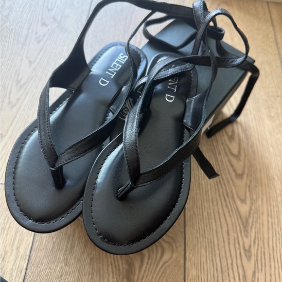 Elegant Black Strappy Sandals - Picture 3 of 5